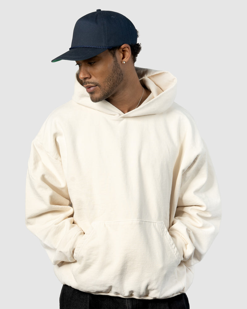 HOODIES & SWEATSHIRTS